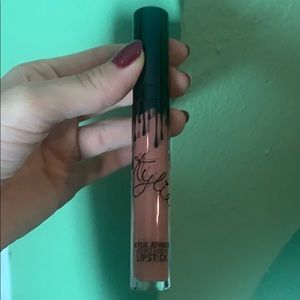 KYLIE velvet lipstick LOW KEY